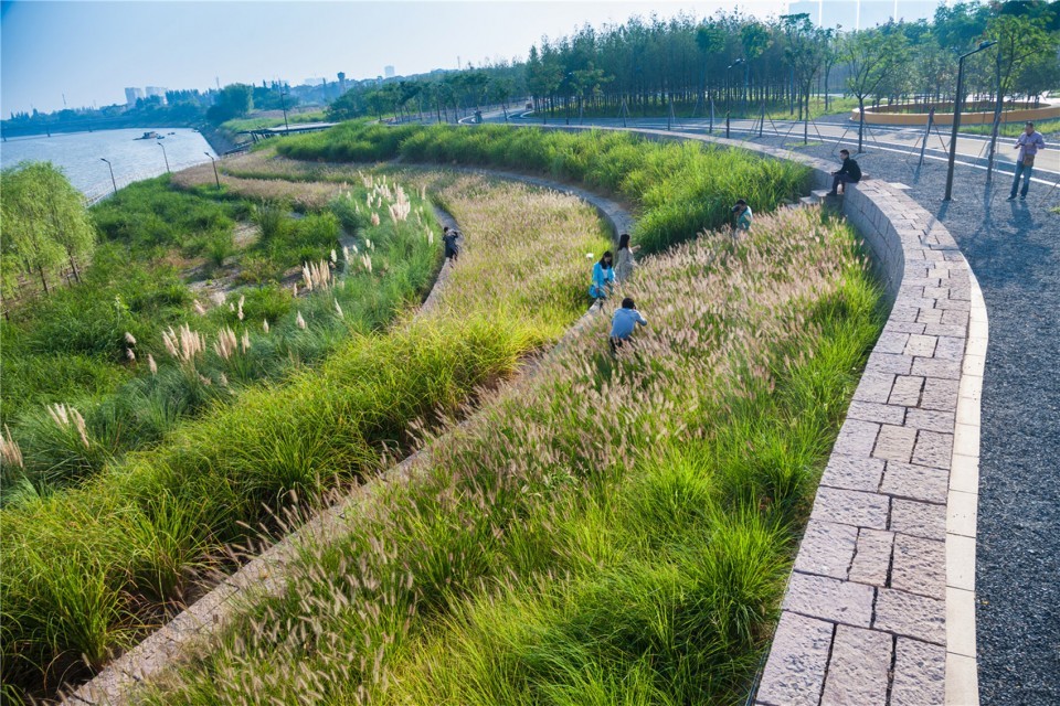 弹性景观:金华燕尾洲公园 / 土人设计